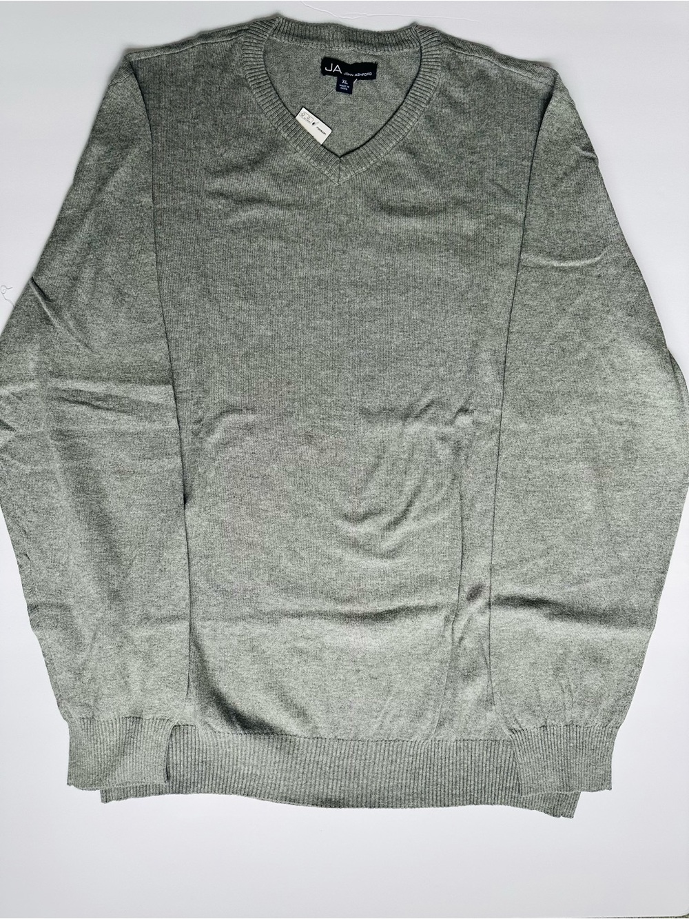 John Ashford Men’s V Neck Long Sleeve Gray Knit Sweater . Size XL